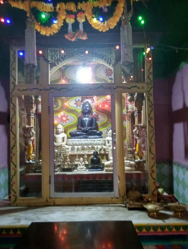 Shri 1008 Shri Bhagwan Adinath Digamber Jain Bada Mandir, Mohangarh, District-Tikamgarh (Madhya Pradesh) image 1