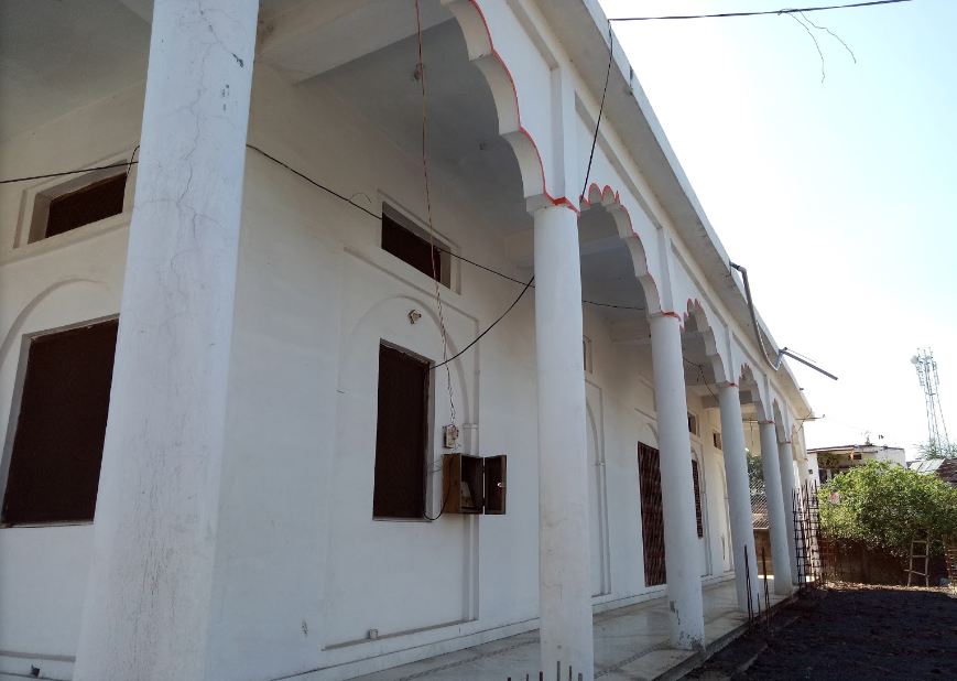 Shri Digamber Jain Mandir Hata, Gourjhamar, District-Sagar (Madhya Pradesh) image 1