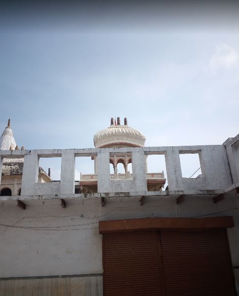 Shri Parshvnath Digamber Jain Mandir, Sadar Bazar, Mau, District-Bhind (Madhya Pradesh) image 1