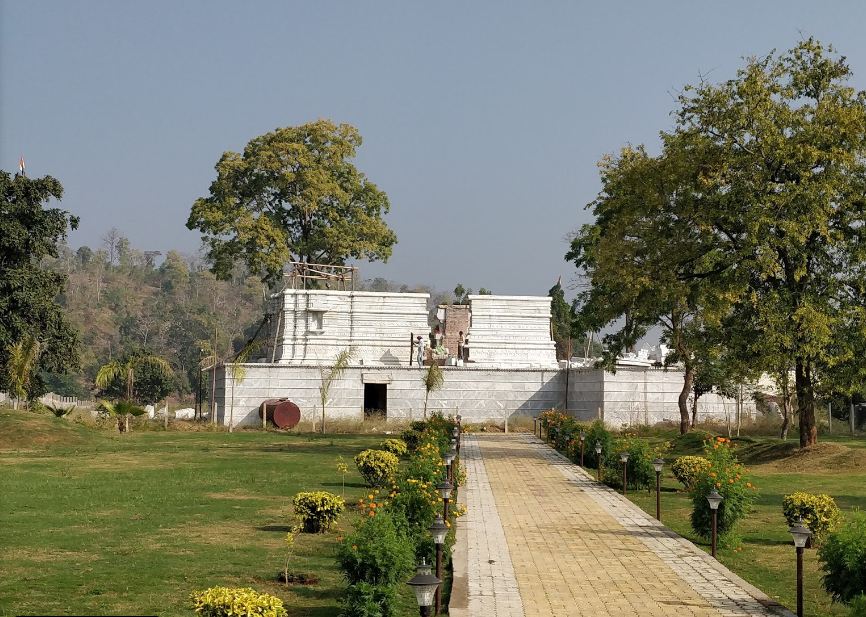 Shri Bakela Chintamani Parshvnath Jain Shwetamber Tirth, Bakela, District-Kabeerdham (Chhattisgarh) image 4