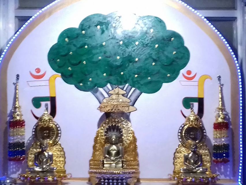 Shri Parshvnath Digamber Jain Panchayati Mandir, Choti Bazaria, Bina, District-Sagar (M.P.) image 1