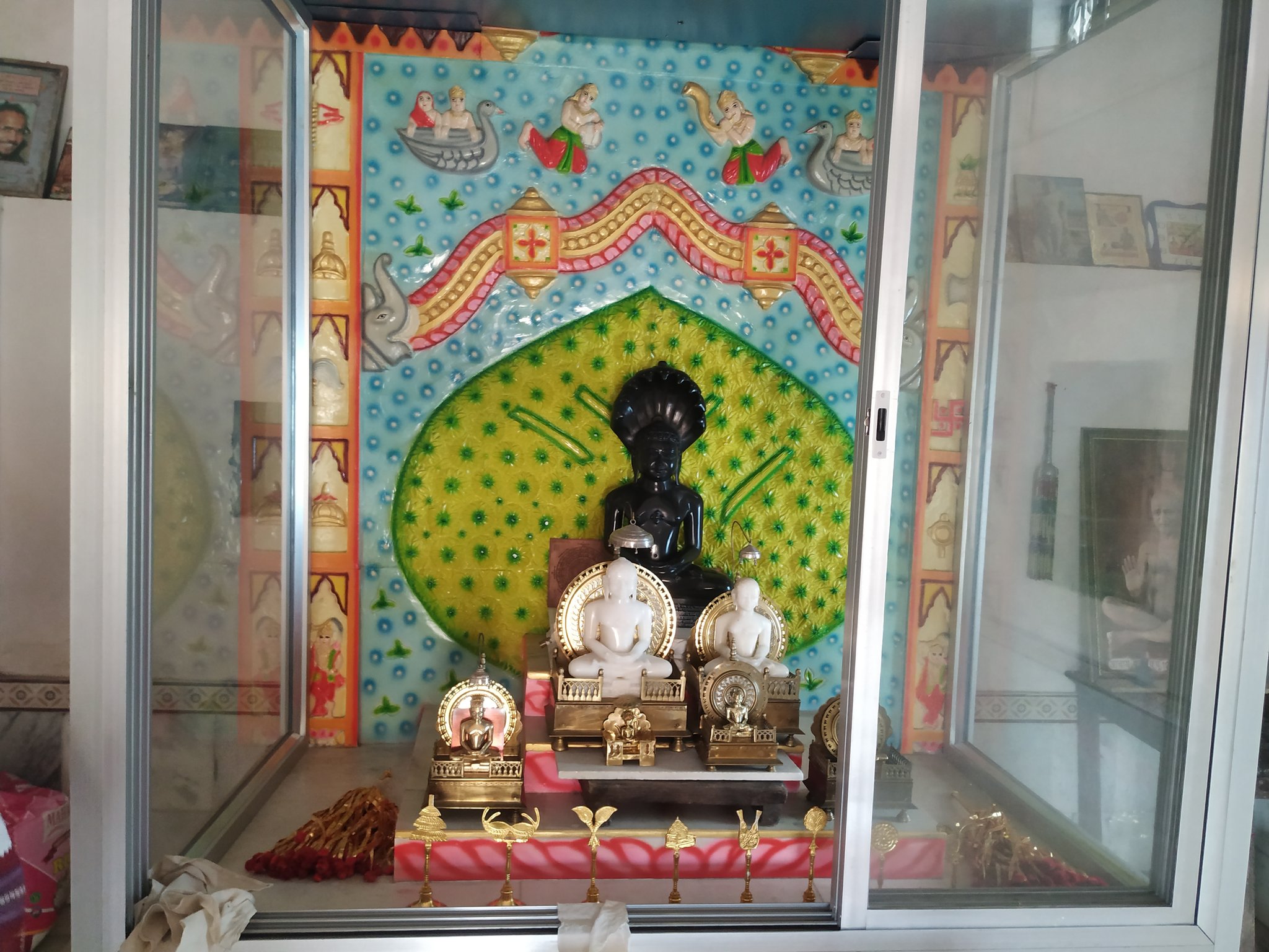 Shri 1008 Parshvnath Digamber Jain Mandir, Jhapan, District - Damoh (M.P.) thumbnail 6