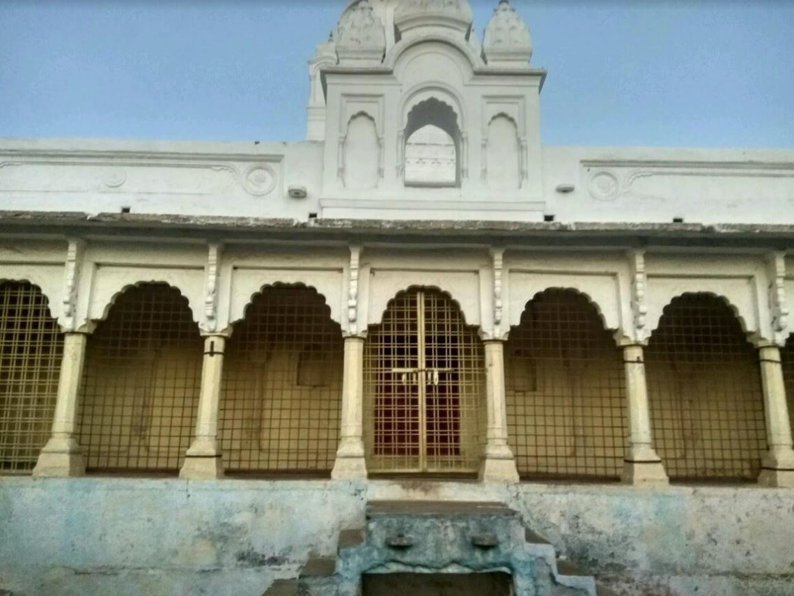Shri Digamber Jain Beech Ka Mandir, Pithoriya, District-Sagar (Madhya Pradesh) image 1