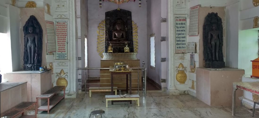 Shri Parshvnath Digamber Jain Mandir, Samasgarh, District-Bhopal (Madhya Pradesh) image 4