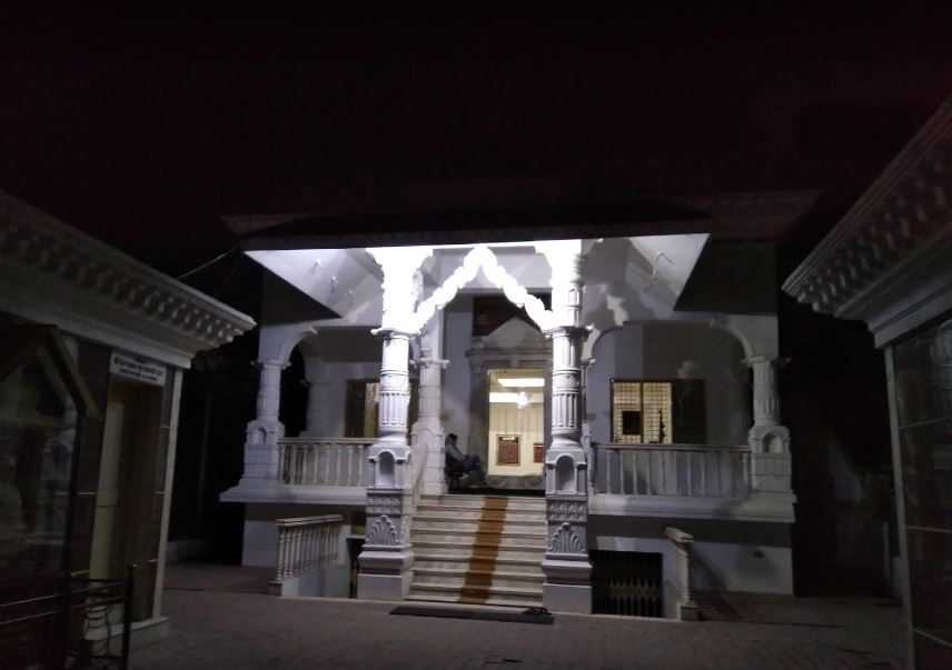 Shri Shwetamber Jain Mandir (Nakoda Parshvnath Mandir), Gumasta Nagar, Indore (Madhya Pradesh) image 1