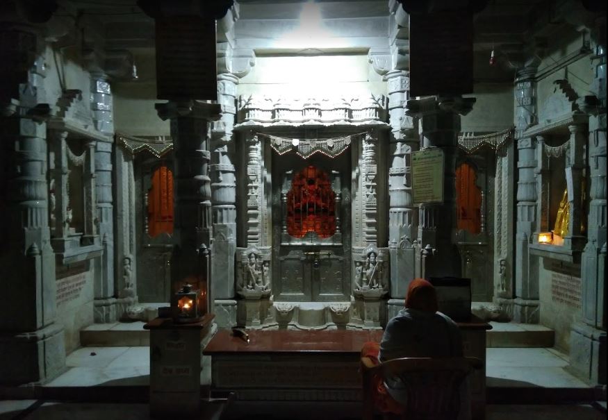 Shri Shwetamber Jain Mandir (Nakoda Parshvnath Mandir), Gumasta Nagar, Indore (Madhya Pradesh) image 2