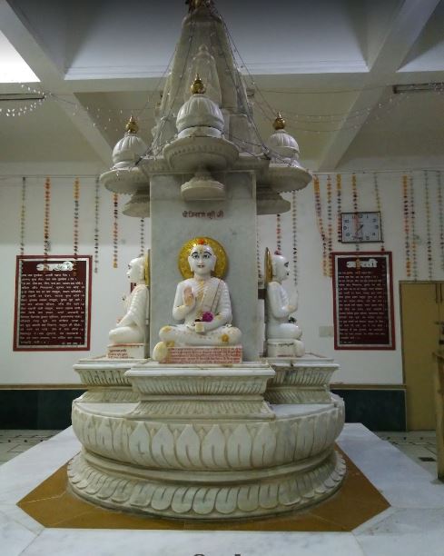Shri Shwetamber Jain Mandir (Nakoda Parshvnath Mandir), Gumasta Nagar, Indore (Madhya Pradesh) image 4