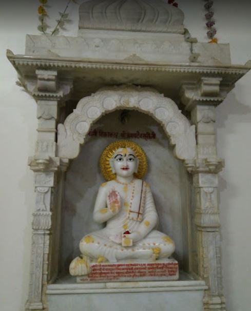Shri Shwetamber Jain Mandir (Nakoda Parshvnath Mandir), Gumasta Nagar, Indore (Madhya Pradesh) image 5