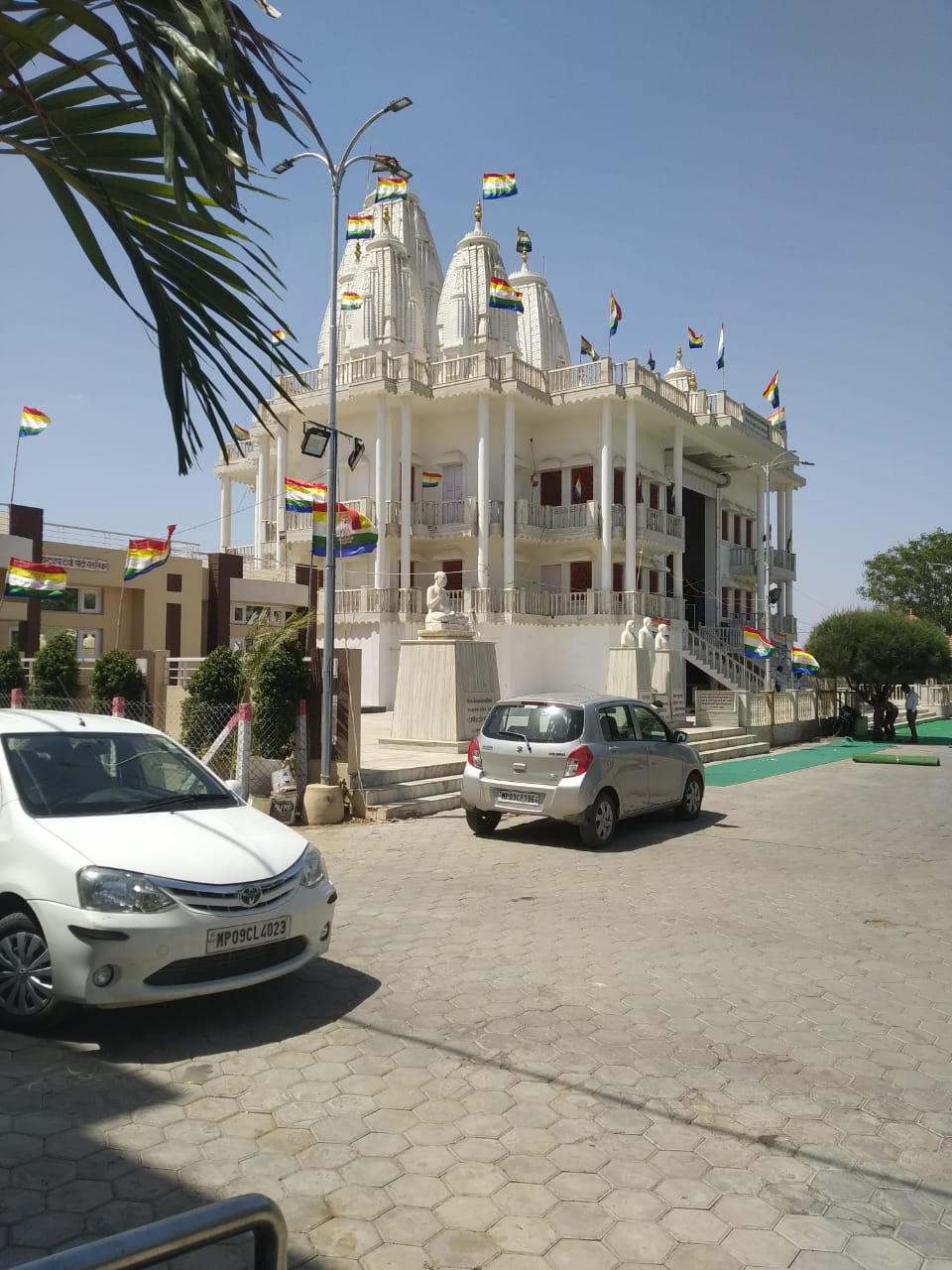 Shri Digamber Jain Navgrah Jinalaya Atishaya Kshetra, Greater Baba Parisar, Airport Road, Indore (Madhya Pradesh) main image
