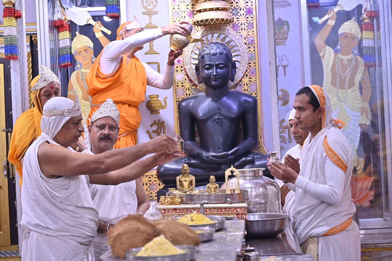 Shri 1008 Neminath Digamber Jain Mandir, Nemi Nagar, Jain Colony, Indore (Madhya Pradesh) image 4