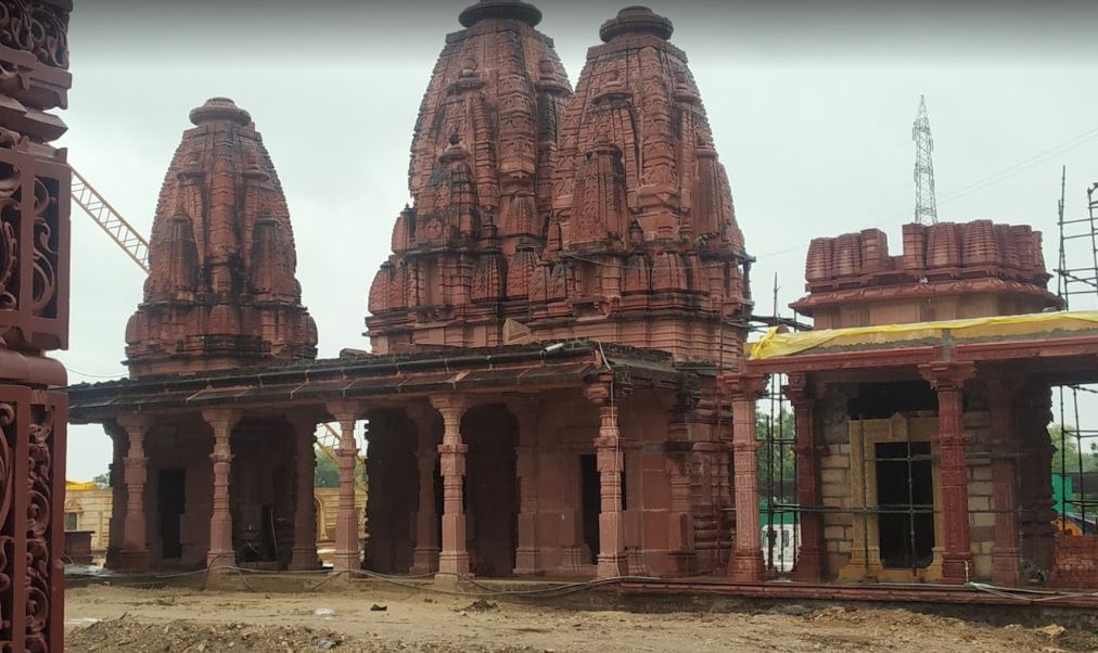 Shri Trilok Choubisi Digamber Jain Mandir, Nemawar, District-Dewas (M.P.) image 4