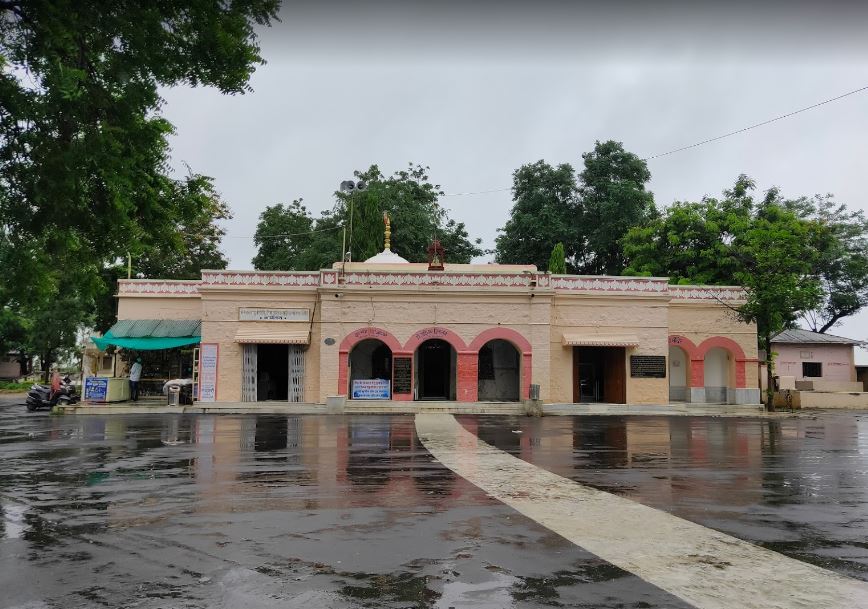 Bhagwan Bahubali Digamber Jain Atishaya Kshetra Gommatgiri, Nainod, Indore (Madhya Pradesh) image 3