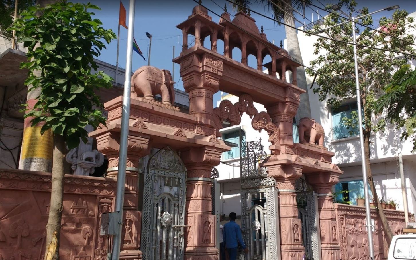 Shri Shantinath Digamber Jain Beespanthi Mandir, Malharganj, Indore (M.P.) image 2