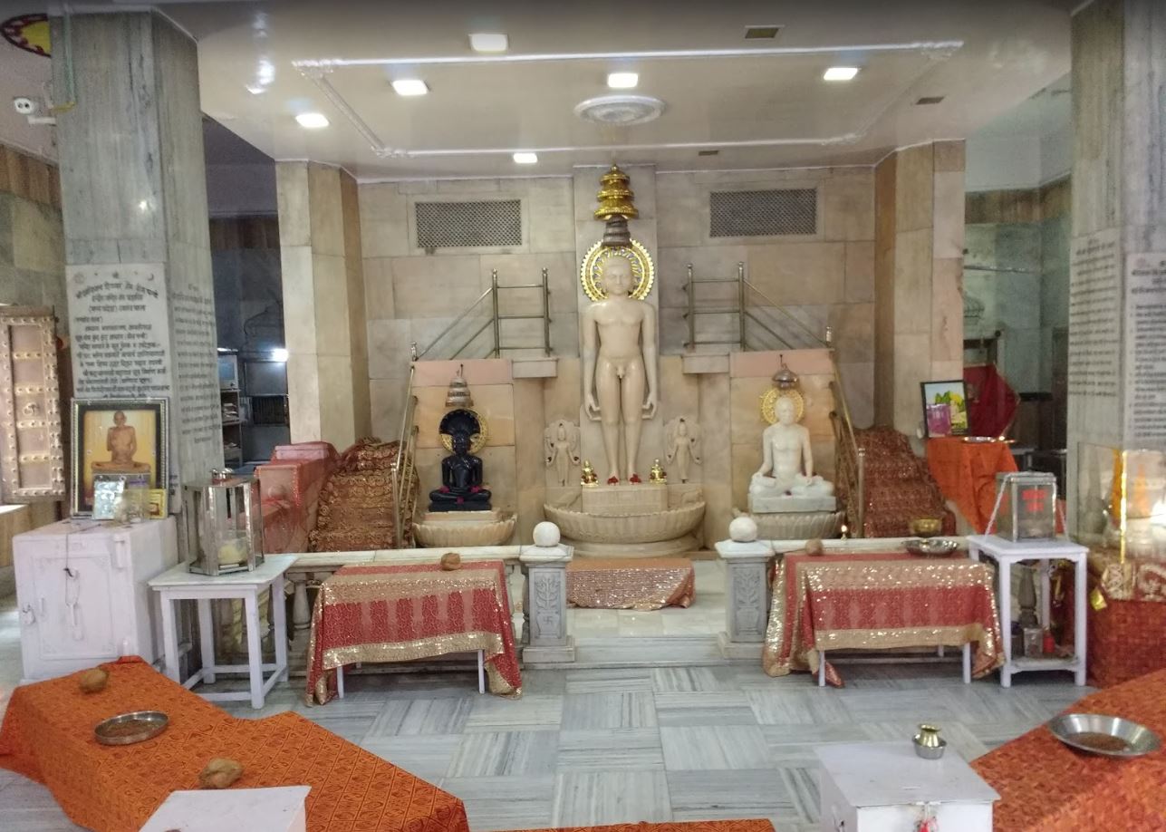 Shri Shantinath Digamber Jain Beespanthi Mandir, Malharganj, Indore (M.P.) image 4