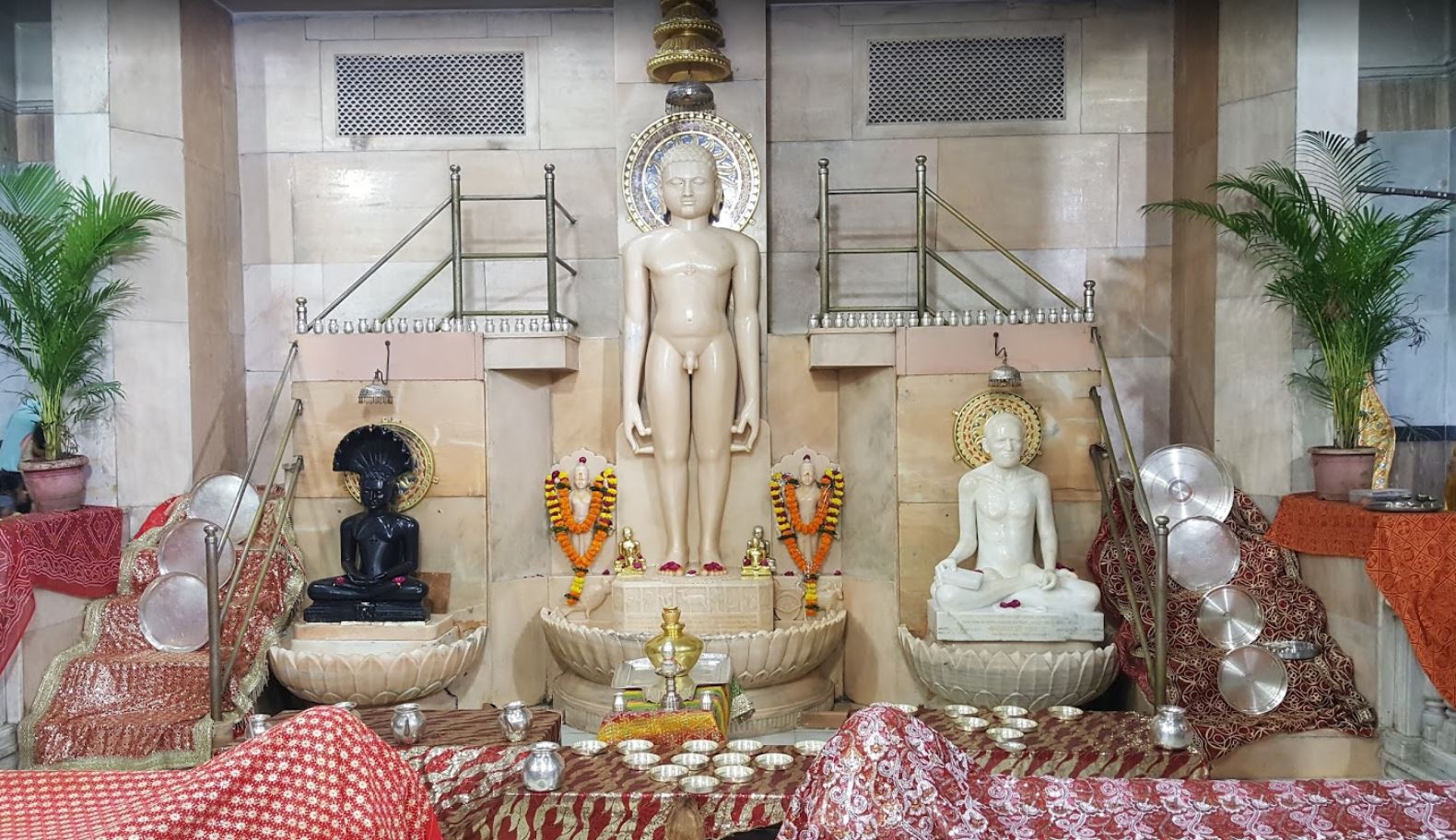 Shri Shantinath Digamber Jain Beespanthi Mandir, Malharganj, Indore (M.P.) image 5