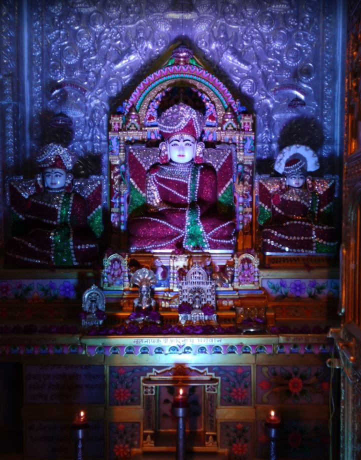 Shri Adinath Jain  Shwetamber Kaanch Mandir, Sukhlia,  Indore (Madhya Pradesh) image 3