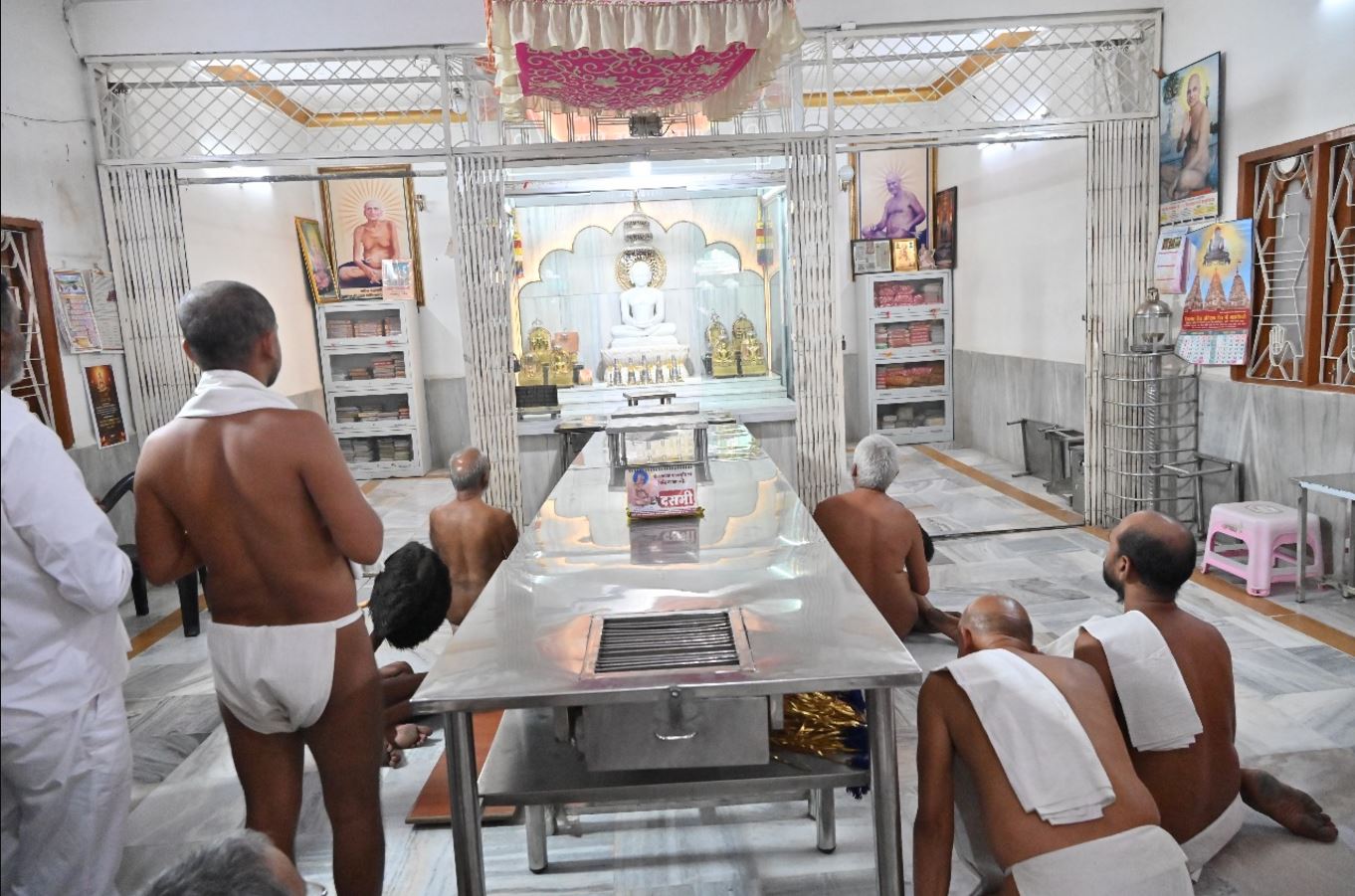 Shri 1008 Bhagwan Mahaveer Digamber Jain  Mandir, Bajrang Nagar, MR-9, Indore (M.P.) image 2