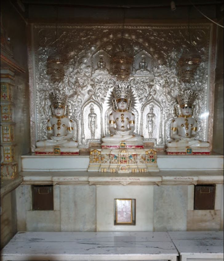 Shri Adinath Jain Shwetamber Mandir, Silvassa-Vapi Road, Silvassa (Dadra and Nagar Haveli and Daman and Diu) image 3
