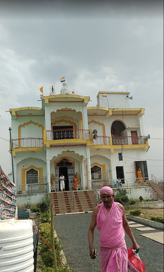 Shri Digamber Jain Trimurti Jinalaya, Dhanora, District-Seoni (Madhya Pradesh) image 1