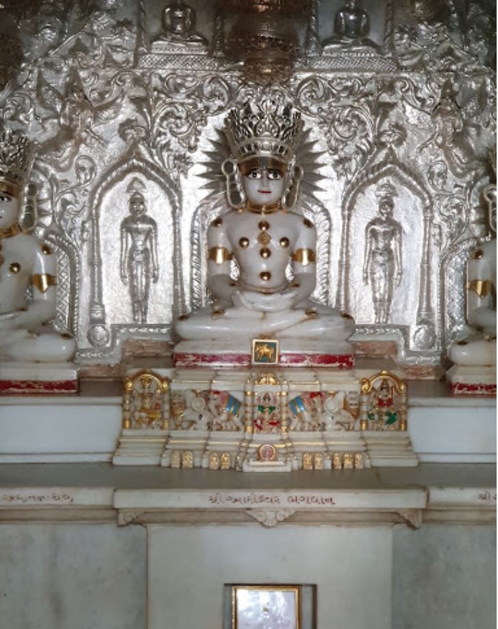 Shri Adinath Jain Shwetamber Mandir, Silvassa-Vapi Road, Silvassa (Dadra and Nagar Haveli and Daman and Diu) image 4