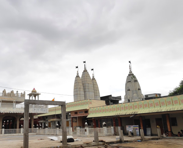Shri Digamber Jain Trimurti Atishaya Kshetra, Susner, District-Agar Malwa (Madhya Pradesh) thumbnail 2