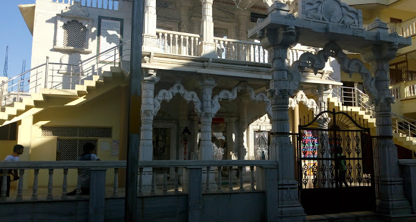 Shri Manmohan Parshwnath Jain Shwetamber Mandir, Jaora, District-Ratlam (Madhya Pradesh) image 1