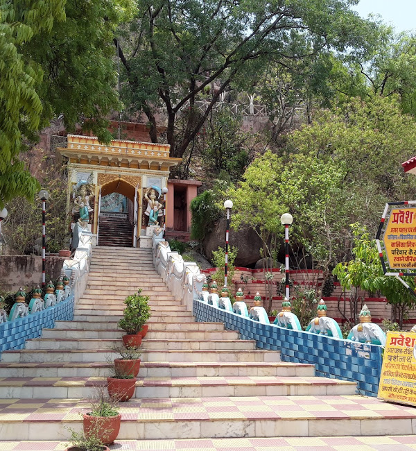Shri Parshvnath Digamber Jain Mandir Pisanhari Ki Madhiya, Nagpur Road, Jabalpur (Madhya Pradesh) image 13