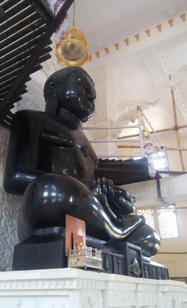Shri 1008 Munisuvratnath Digamber Jain Mandir, Medical College Colony, Jabalpur (Madhya Pradesh) thumbnail 5