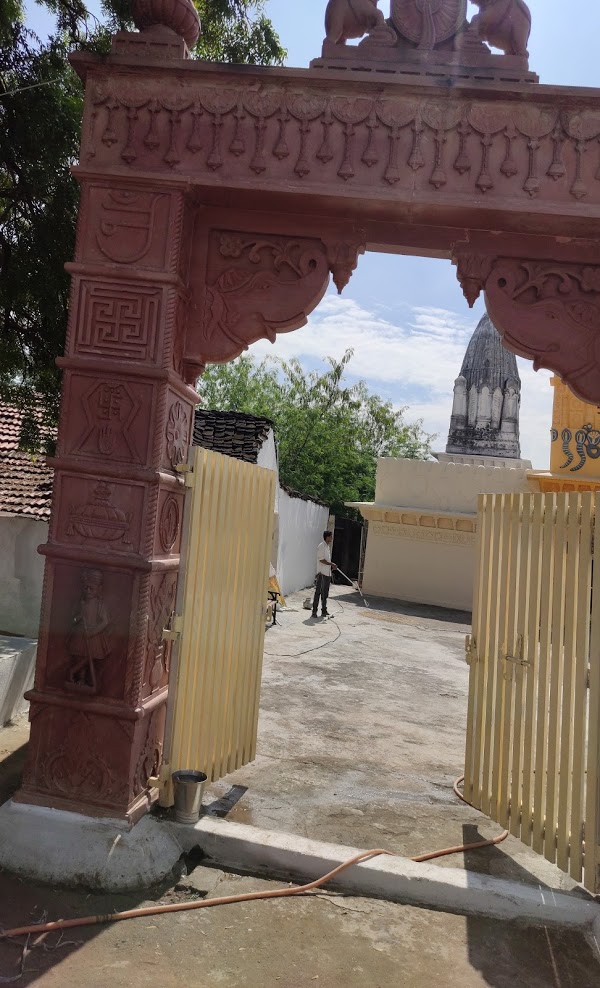 Shri Parshvnath Digamber Jain Mandir, Luhari, District-Sagar (Madhya Pradesh) image 1