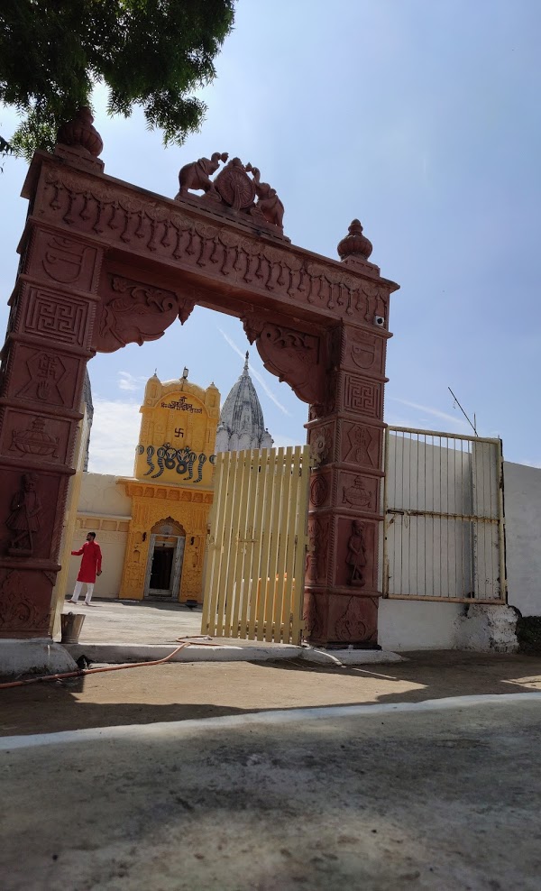 Shri Parshvnath Digamber Jain Mandir, Luhari, District-Sagar (Madhya Pradesh) image 2