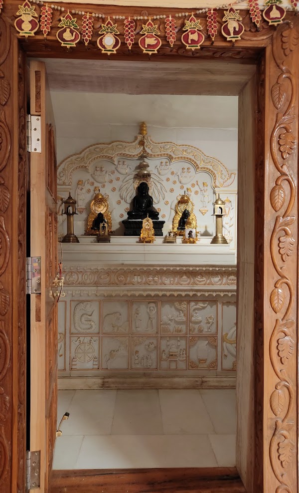 Shri Parshvnath Digamber Jain Mandir, Luhari, District-Sagar (Madhya Pradesh) image 4