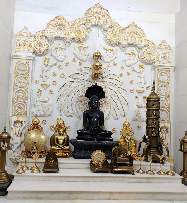 Shri Parshvnath Digamber Jain Mandir, Luhari, District-Sagar (Madhya Pradesh) image 5
