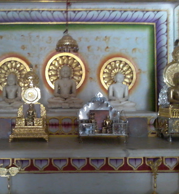 Shri 1008 Chandraprabhu Digamber Jain Mandir, Kalmer Badi, District-Indore (Madhya Pradesh) thumbnail 2