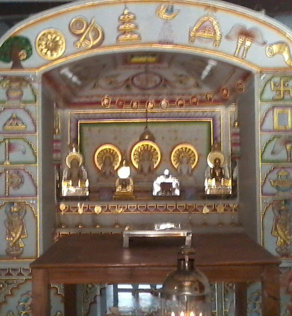 Shri 1008 Chandraprabhu Digamber Jain Mandir, Kalmer Badi, District-Indore (Madhya Pradesh) thumbnail 3