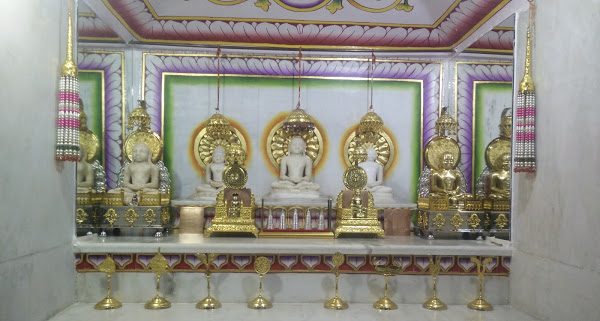 Shri 1008 Chandraprabhu Digamber Jain Mandir, Kalmer Badi, District-Indore (Madhya Pradesh) thumbnail 4