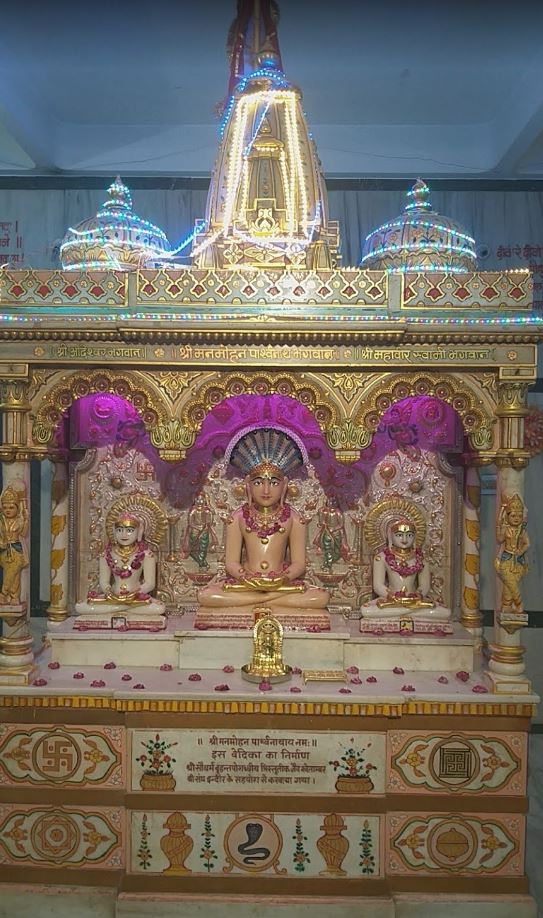 Shri Manmohan Parshvnath Jain  Shwetamber Mandir and Guru Mandir, Parshwanath society, Race Course Road, Indore (Madhya Pradesh) image 5
