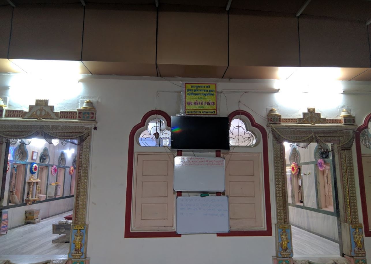 Shri Manmohan Parshvnath Jain  Shwetamber Mandir and Guru Mandir, Parshwanath society, Race Course Road, Indore (Madhya Pradesh) image 6