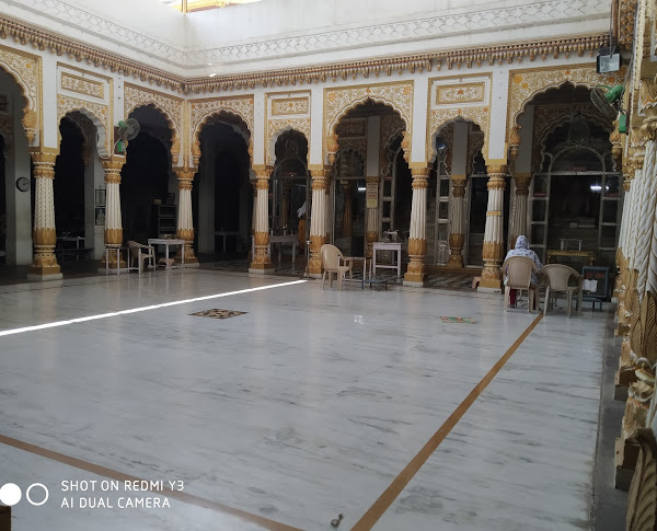 Shri Digamber Jain Marwadi Mandir,  Rajwada, Indore (M.P.) image 2