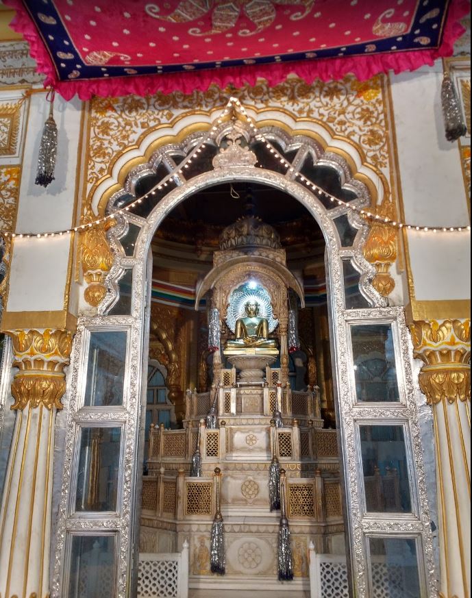Shri Digamber Jain Marwadi Mandir,  Rajwada, Indore (M.P.) image 6