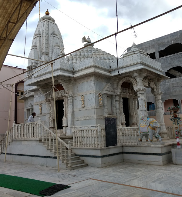 Shri Godiji Parshvnath Jain Shweatmber Tirth, Meghnagar, District-Jhabua (M.P.) thumbnail 2