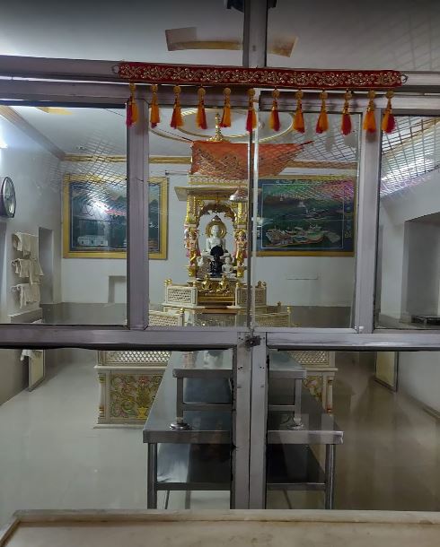 Shri 1008 Shantinath Digamber Jain Mandir Tar Bangla, Police Colony, Mandsaur (M.P.) image 2