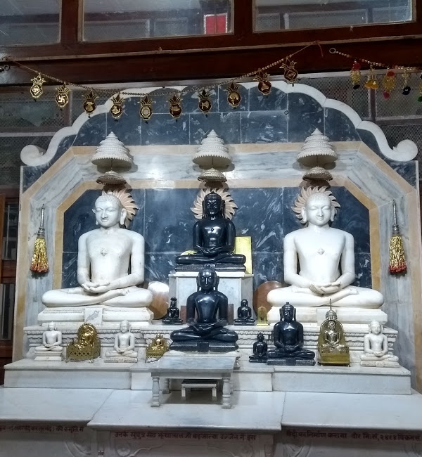 Shri 1008 Chandraprabhu Digamber Jain Mandir, Namakmandi, Ujjain (Madhya Pradesh) thumbnail 4