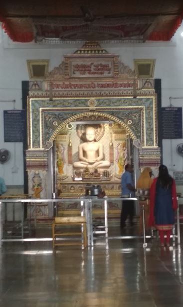 Shri Mahaveer Digamber Jain Mandir, Mahal Colony, Shivpuri (Madhya Pradesh) image 1