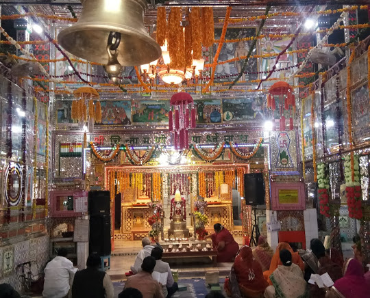 Shri Chintamani Parshvnath Jain Shwetamber Mandir, Mahal Colony, Shivpuri (Madhya Pradesh) thumbnail 2
