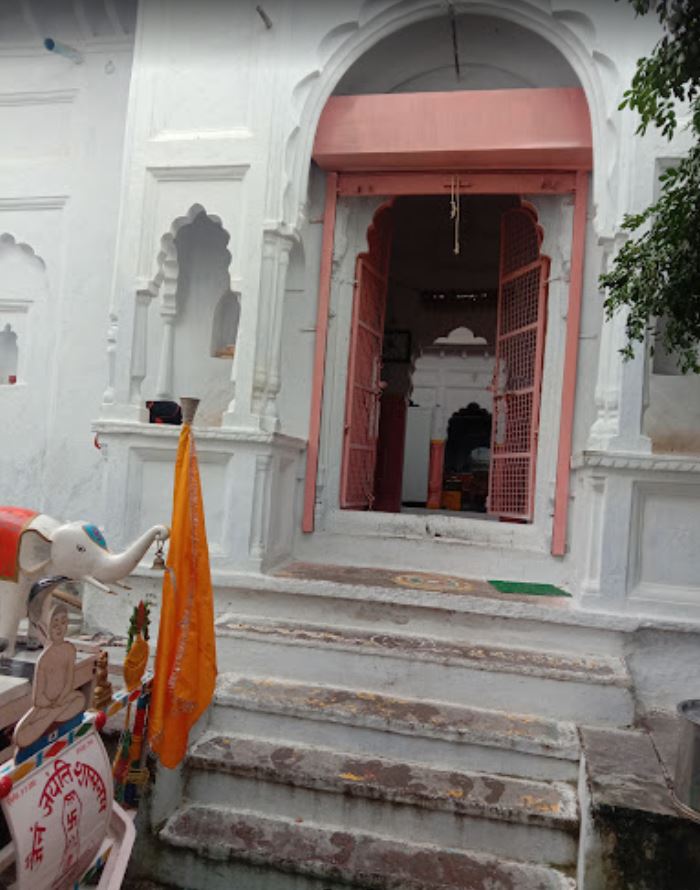 Bhagwan Mahaveer Digamber Jain Bada Mandir, Karera, District - Shivpuri (Madhya Pradesh) image 1
