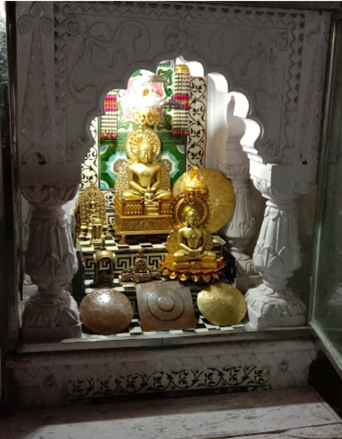 Shri Adinath Digamber Jain Mandir, Karera, District - Shivpuri (Madhya Pradesh) image 1