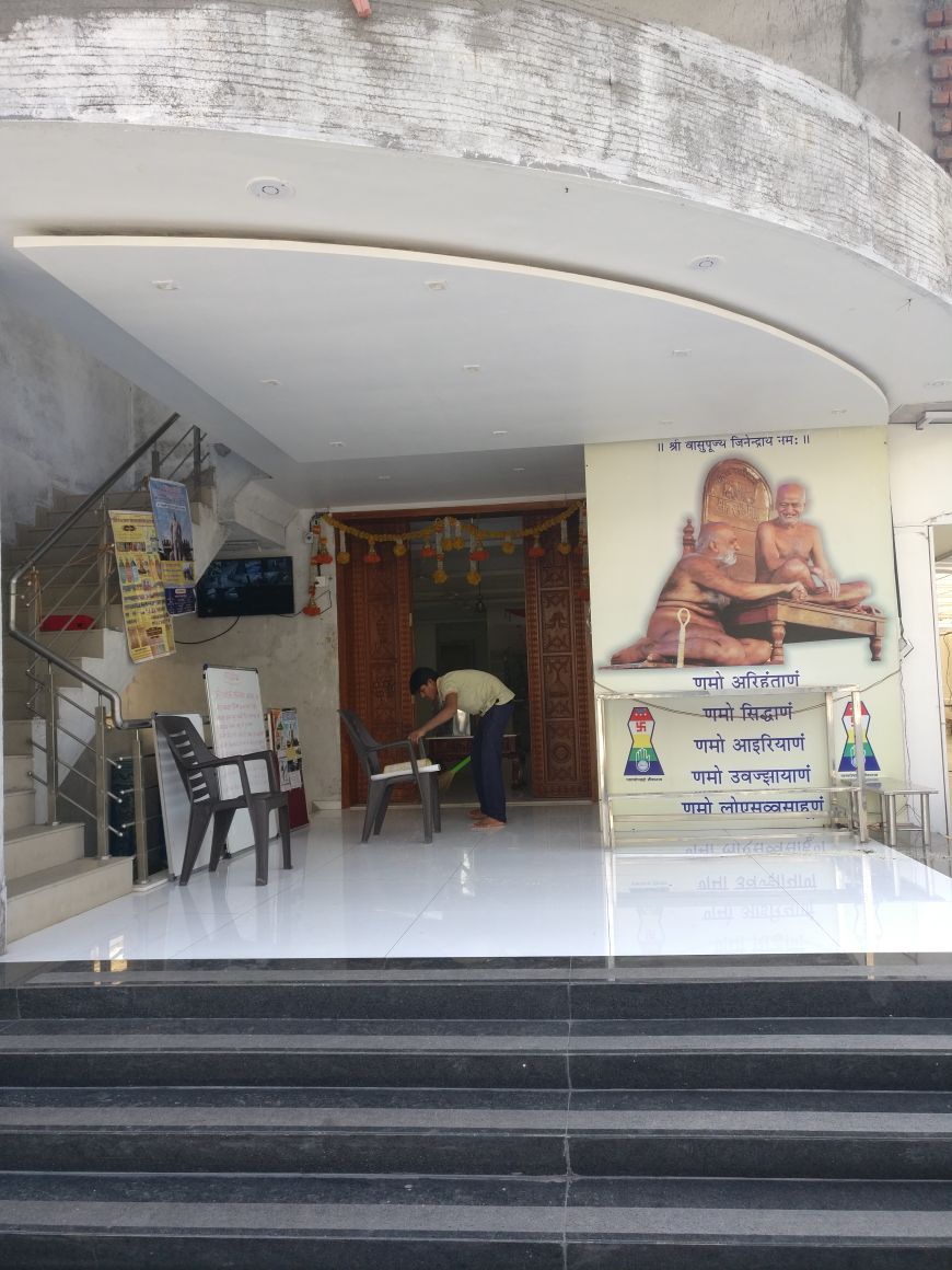 Shri 1008 Vasupujya Digamber Jain Mandir,  Someshwara Enclave, Vesu, Surat (Gujarat) image 7