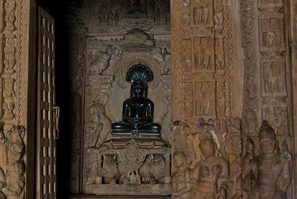 Shri Parshvnath Jinalaya, Shri Digamber Jain Atishaya Kshetra, Khajuraho, District - Chhatarpur (Madhya Pradesh) thumbnail 5