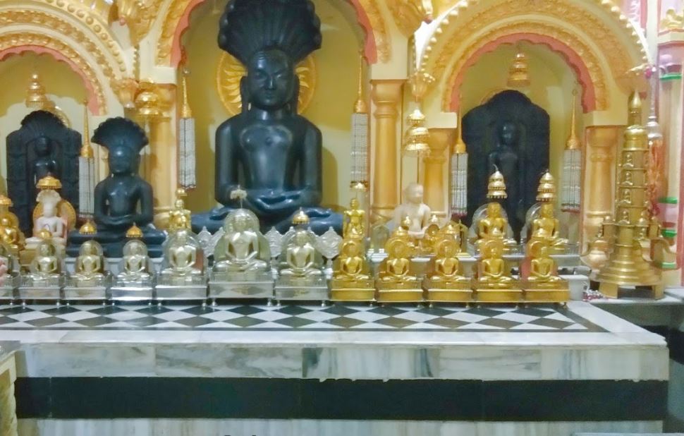Shri Parshvnath Chandraprabhu Digamber Jain Yugal Mandir, Purani Bajaji, Sarafa, Jabalpur (M.P.) image 4
