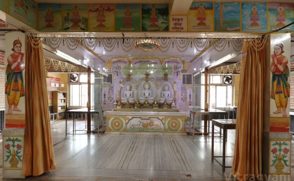 Shri 1008 Mahaveer Swami Digamber Jain Mandir and Swadhyay Bhawan, Bada Fawara, Payalwala Market, Jabalpur (M.P.) image 3